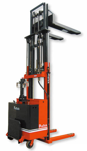 金鼎三節式貨惃堆高機