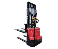 進口自走式堆高機，分段變速，適合小範圍操控